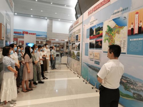 市文化廣電旅游局組織參觀 建黨百年 輝煌湖州 慶祝中國(guó)共產(chǎn)黨成立100周年圖片展